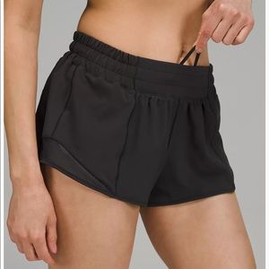 Lululemon hotty hot low rise lines shorts. 2.5 inch